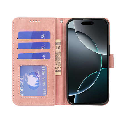Elevkassan Apple iPhone Plånboksskal - Laxrosa har ett magnetlås som håller fast telefonen på höger sida och fyra kortfack och plats för sedlar på vänster sida. Tre blå kort och ett kreditkort får plats i kortfacken.